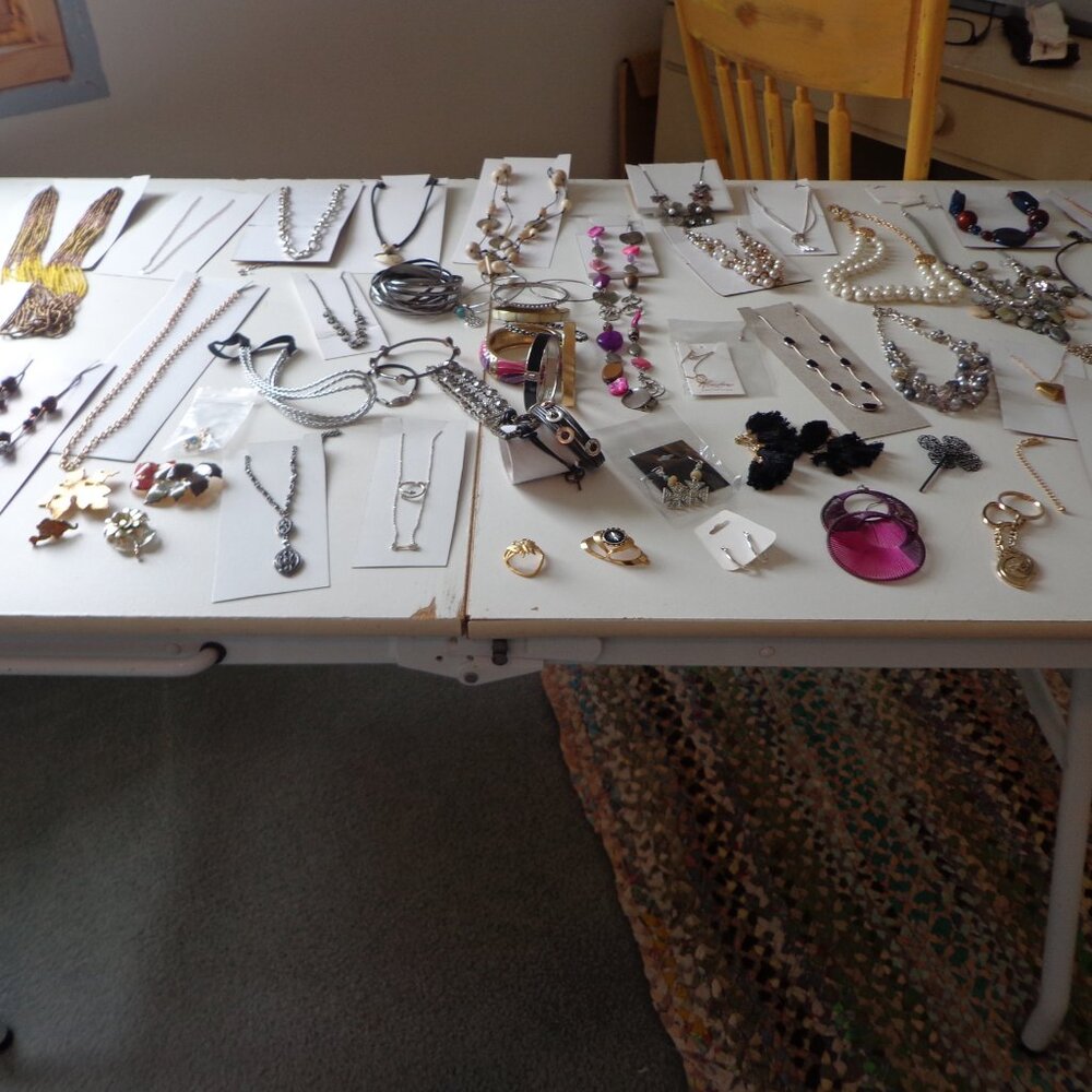 FIRM Assortment of 59 Various Pieces of Jewelry & Misc. Accessories